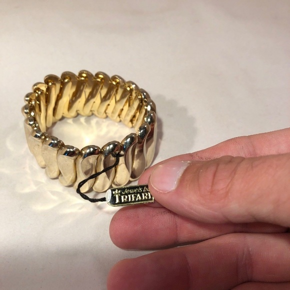 Vintage Crown Trifari Expandable Bracelet - Picture 4 of 6